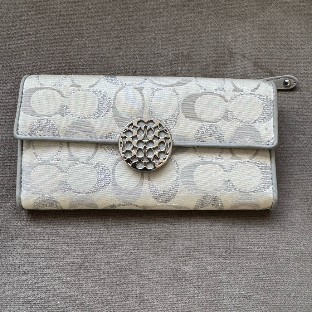Coach Elegant Silver Thread Classic Signature Wom… - image 1